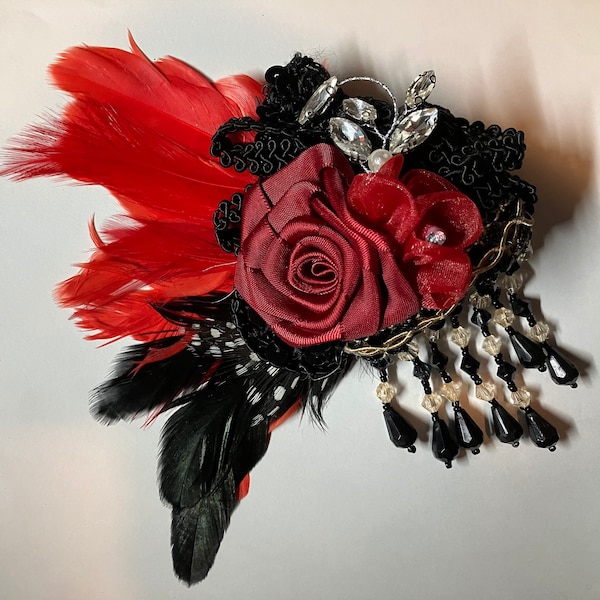 Barrette plume rouge et noire