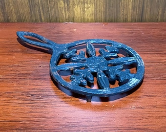 Vintage Black Cast Iron Metal Trivet Hot Plate Flower