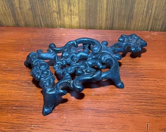 Vintage Wilton Trivet decorative cast iron stand