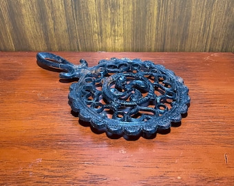 Vtg Cast Iron Trivet Pinwheel & Heart Farmhouse Kitchen MCM Decor Hot Pad 8”