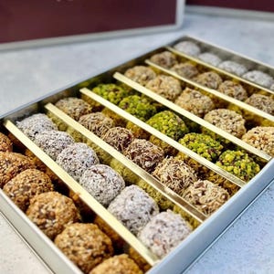 Mixed atom Turkish delight set | Fruit roll in metal box | Healthy delicious snack | Hazelnut peanut walnut pistachio coated snack | Gift