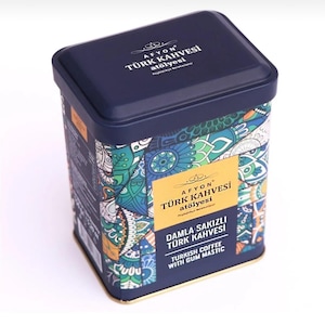 Caffè turco con gomma di mastice, il più famoso caffè turco in una scatola di latta, divinazione, caffè, caffè turco fresco., tradizionale