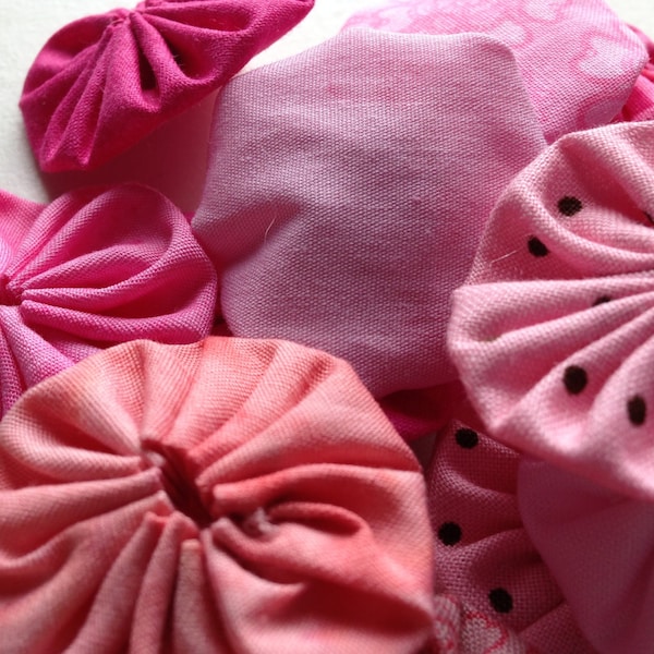 Pink and white fabrics, 25 yoyo suffolk yo flower Pieces, for scrapbooking, clothing, hair, quilt appliqué card embellishment
