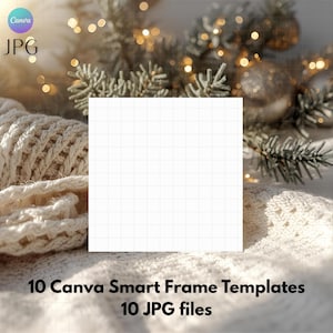 Puede incluir: Se muestra una plantilla de cuadrícula cuadrada blanca con el texto "10 Canva Smart Frame Templates 10 JPG files". El fondo presenta una acogedora manta de punto blanquecina, ramas de hoja perenne y luces suaves y borrosas, creando una estética cálida y acogedora.