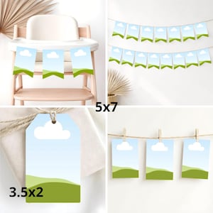 K&ouml;nnte beinhalten: Ein Set aus dekorativen Papierbannern und Anh&auml;ngern mit einem hellblauen Himmel, wei&szlig;en Wolken und gr&uuml;nen H&uuml;geln. Die Kollektion umfasst Wimpel und rechteckige Anh&auml;nger, wobei einige Artikel mit den Ma&szlig;en 5x7 cm und 3,5x2 cm gekennzeichnet sind.