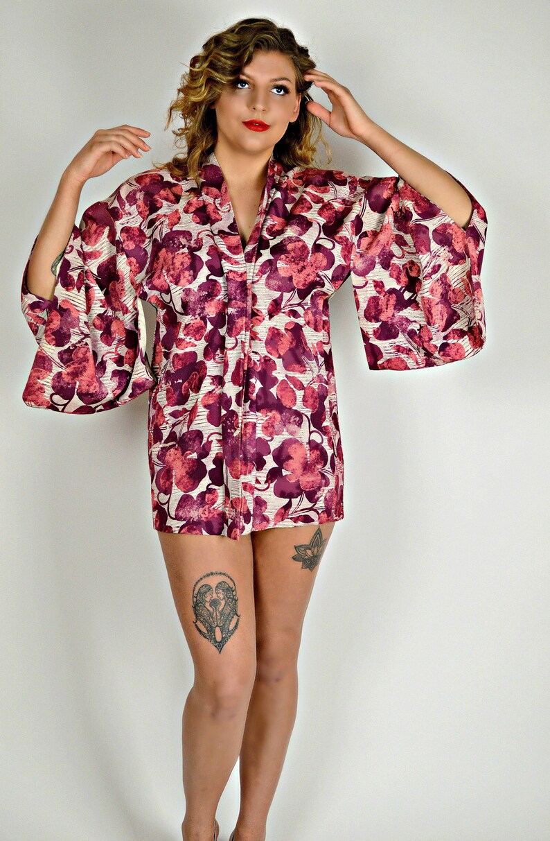 Vintage Short Kimono Japanese Haori Jacket 50s Silk Kimono Kimono Wall Hanging, 1950s Japanese Robe Floral Kimono Purple Kimono