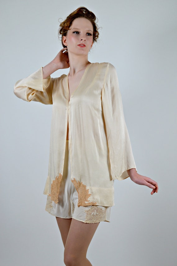 Antique 1920s to 1930s Robe, Short Silk Robe, Brid