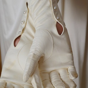 Long White Kid Leather Gloves, Formal Evening Wedding or Prom Gown Gloves Size 7/8 image 4