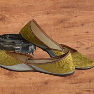 Indian Gold Metallic, Flat Shoes, Closed Toe, Size 8, Ballet Shoe, Slip on, Rounded Toe, Handcrafted Footwear