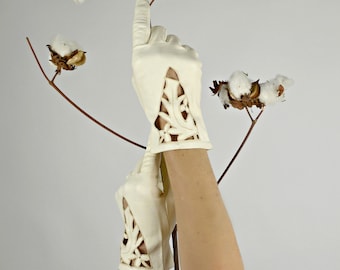 White Kid Leather Wrist Gloves, Cut Work,  Short Bridal or Wedding Gloves, Size M