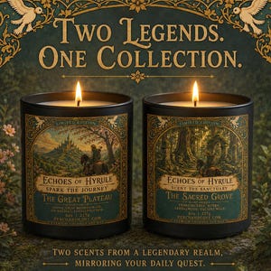 Op de afbeelding: Twee zwarte kaarsen met brandende lonten, met het opschrift "Echoes of Hyrule". De etiketten bevatten landschapsillustraties en de tekst: "Two Legends. One Collection." De kaarsen staan in een decoratief kader met bloemen- en vogelaccenten. De tekst luidt "The Great Plateau" en "The Sacred Grove."