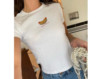 ホットドッグ刺繍クロップトップ | アメリカ製シャツ | 愛国的なクロップドTシャツ | 面白い独立記念日トップ | サマーBBQシャツ | USAグラフィックTシャツ
