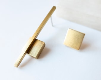 Quadratisches Mismatched-Ohrring-Set, Architektonische Bauhaus-Ohrringe aus mattem Messing, Ungewöhnliches minimalistisches Geschenk für sie, moderner zeitgenössischer Schmuck