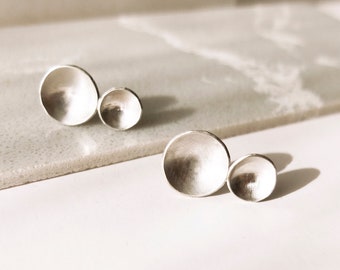 Minimalistische matte Silberohrringe, abstrakte Avantgarde-Ohrringe für Frauen, zeitgenössischer Schmuck, Dewdrop-Bio-Ohrringe, cooles Geschenk für sie