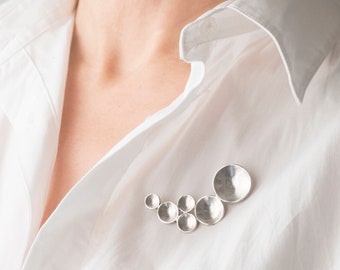 Broche de plata brillante, Broche de diseño minimalista, broche elegante y moderno, Joyas de diseño, joyas de autor, Hecho en España