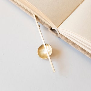 Moderne statement sieraden, koperen broche, handgemaakte sjaalpin, geometrische gouden brochepin, eigentijdse broche en oorbellen sieradenset afbeelding 8