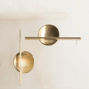 Bauhaus asymmetrische Ohrringe, coole geometrische Ohrringe, abstrakte skulpturale Ohrringe, ungewöhnlicher minimalistischer Schmuck Bild 4