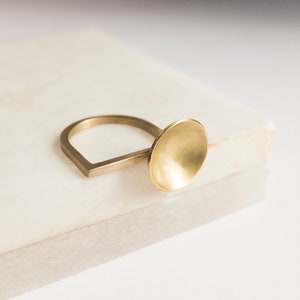 Matte koperen ring, Gouden ring, Sierlijke ring, Minimalistische ring, Asymmetrische ring, Gouden eenvoudige ring, Midi ring, Geometrische ringen voor vrouwen afbeelding 6