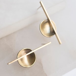 Bauhaus asymmetrische Ohrringe, coole geometrische Ohrringe, abstrakte skulpturale Ohrringe, ungewöhnlicher minimalistischer Schmuck Bild 9