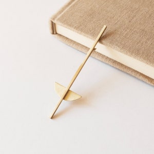 Geometrische gouden messing broche, statement accessoire geïnspireerd door Moholy Nagy artistieke werken en de bauhaus-stijl, beste architectencadeau voor haar afbeelding 10