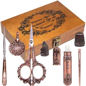 Kit da cucito vintage in scatola di legno, set regalo di strumenti da ricamo in bronzo, custodia con iscrizione, portatile, aspetto premium, set completo