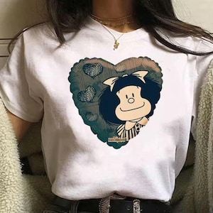 Mafalda ama l'ambiente, icona latino-spagnola, maglietta divertente, cultura e lingua, maglietta a fumetti, fai sorridere, adulto o bambino