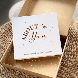 Livre de souvenirs pour bébé et journal de grossesse avec dossiers et cartes | Album photo de bébé, cadeau pour une première maman, cadeau de baby shower, livre de bébé pour la première année