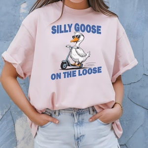 Silly Goose On The Loose Shirt, Silly Goose Farm T-Shirt, Cute Goose Shirt Gifts for Farm Girls, Aesthetic Meme Goose T-Shirt, Funny Gift
