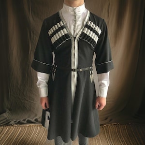 Neue Männer Russische Cherkessk Schwarz Wolle Kaftan Ohne Kragen Gehrock Stil Kosak