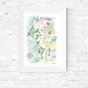 Puede incluir: Una ilustraci&oacute;n de acuarela de un mapa de la Tierra Media, una tierra ficticia de los libros de El Se&ntilde;or de los Anillos. El mapa est&aacute; dibujado en un estilo caprichoso con colores verde, azul y amarillo. El mapa incluye varios lugares como Mordor, Gondor y Rohan.