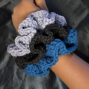 Crochet Pattern for scrunchies, easy to follow crochet pattern, crochet scrunchie pattern, how to crochet scrunchie,easy for beginners