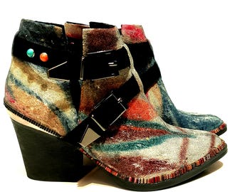 Black vegan cowboy boots EU37. Festival shoes, unique asymmetric design, slim fit.