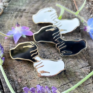 Pinky promise - pinky swear - enamel pin