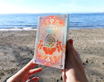 El Tarot Yukika: 80 cartas y guía de 100 páginas.