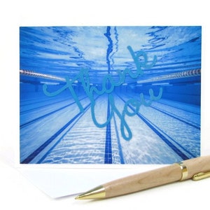 Regalo para entrenador de equipo de natación, tarjeta de agradecimiento para entrenador, fiesta del equipo de natación, tarjeta de agradecimiento, invitación a fiesta en la piscina, tarjeta para profesor de natación, tarjeta personalizada