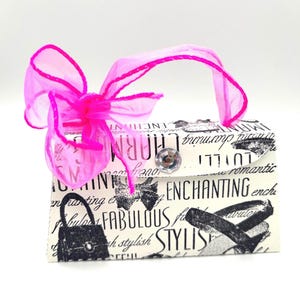 手作りの紙財布ギフトカードホルダー：黒と白、ピンクのリボン付き