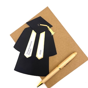 Graduierung Geschenkkartenhalter, Kappe und Kleid personalisierte Karte, Geschenk für graduierte 2025