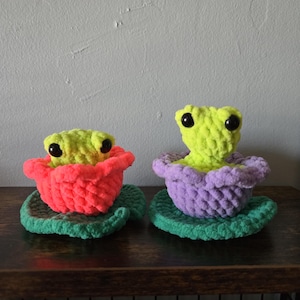 Crochet Pop-It Frog in Lily | Fidget Toy