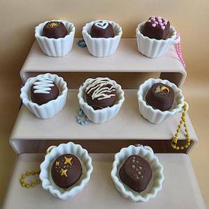 Fidget Clicker dark Chocolate Praline Keychain, Cute 3D PLA Bag Charm, Kawaii Food Drink Jewelry keychain Chocolate Praline stars heart