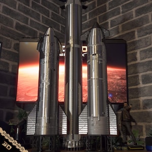 Modèles de fusée SpaceX Starship S28 et S35 avec rampe de tir statique, propulseur lourd B10 en option