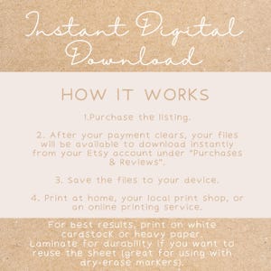Puede incluir: Fondo beige con el texto "Instant Digital Download" en fuente cursiva. Debajo, se muestra el texto "HOW IT WORKS", seguido de instrucciones numeradas sobre c&oacute;mo descargar e imprimir el archivo digital.