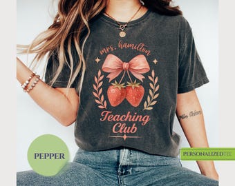 Customized Teacher Shirt Gift Personalized Strawberry Coquette Graphic Tee Back to School T-shirt Teachers Club Appreciation Gift