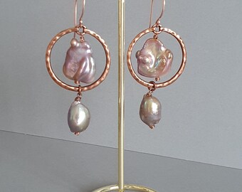 Pendientes barrocos de perlas, pendientes colgantes de perlas de agua dulce, cobre antiguo, vermeil de oro rosa, joyería artesanal de perlas.