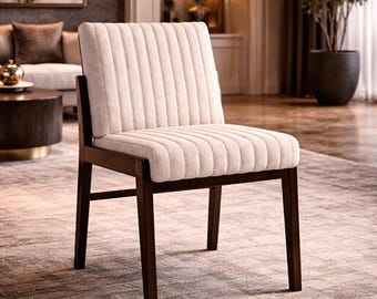 Cremefarbener gepolsterter Esszimmerstuhl, dunkler Holzrahmen, moderne minimalistische Küchensitzmöbel