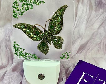 Green Rhinestone Butterfly Night Light, 3D Resin Art, Dusk-to-Dawn Sensor