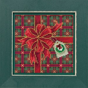 Mill Hill Buttons & Beads Winter Series Season of Giving MH14-1936 Counted Cross Stitch Kit with JABC button