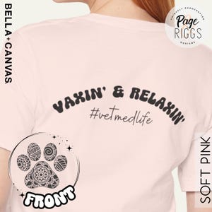 Vetmed Life Tee Vaxin & Relaxin veterinair veld cadeau pootafdruk ontwerp dierenliefhebber shirt diergeneeskunde dierenarts tech cadeau Bella canvas