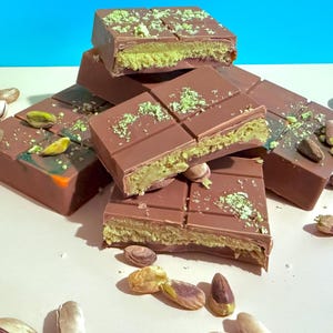 Dubai chocolate Original size.Pistachio Knafeh chocolate bar (only ONE Bar of Chocolate)