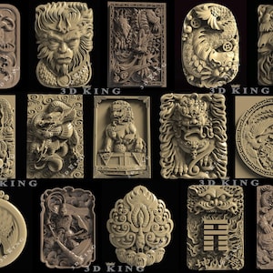 Op de afbeelding: Een verzameling van 15 ingewikkeld gesneden houten hangers met verschillende Chinese mythische wezens en symbolen. De hangers zijn allemaal lichtbruin van kleur en hebben een gedetailleerd, driedimensionaal ontwerp.