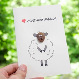 Cartão de ovelha feito à mão com arte em seixos - Te amo, Maaaa - Cartão de felicitações exclusivo para o dia das mães e Natal - Presente de arte em seixos para a mãe